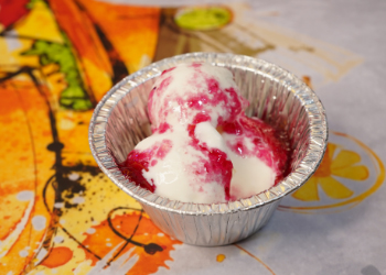 Ice Cream Vanilla (Strawberry)